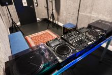 Room 19 - DJ