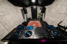 CDJ3000x behind view