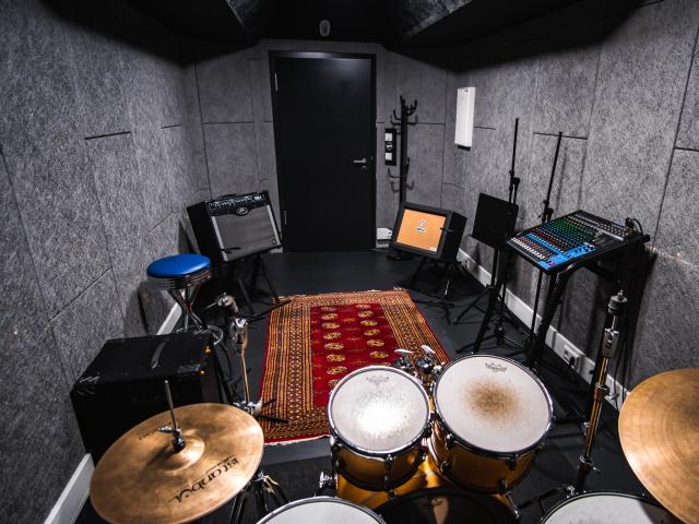 Rent deals drum studio