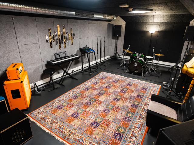 Room 13 - Pro