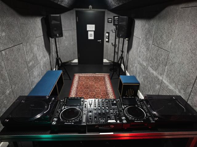 DJ Rehearsal studio Room 19