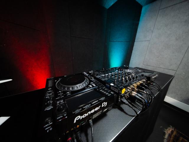 noisy Room DJ 21 pic3