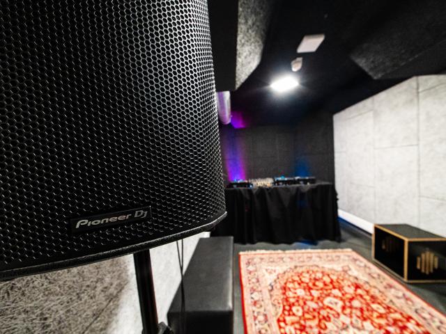 DJ Premium viewmfrom speaker