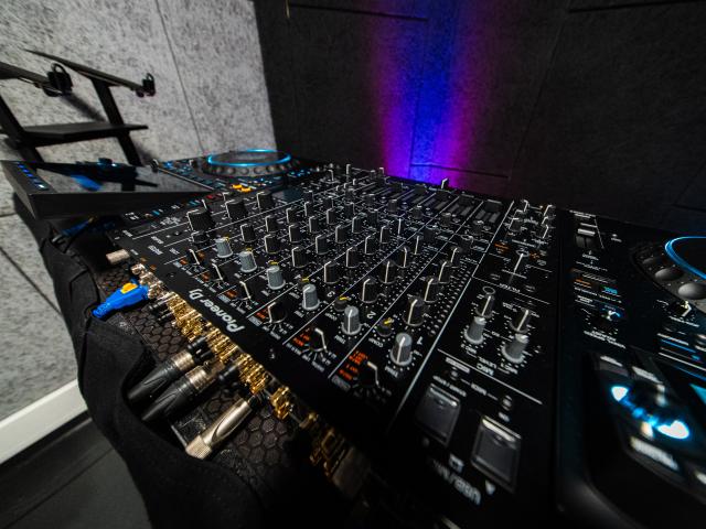 DJ Premium mixer view