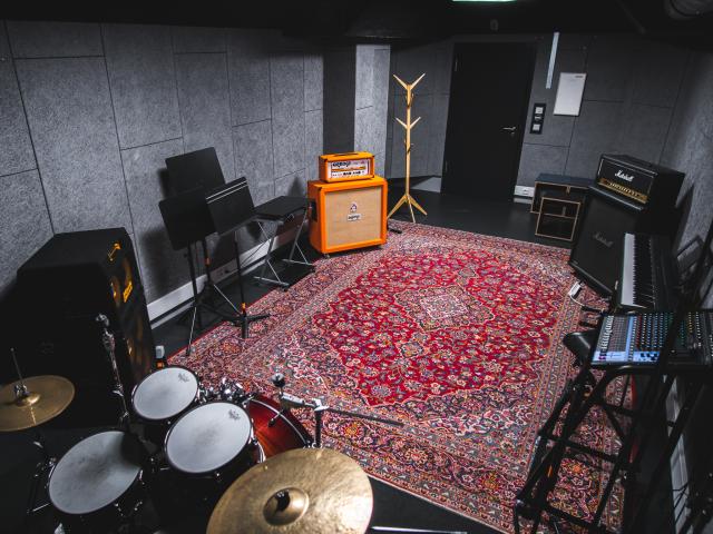 Room 9 - Pro