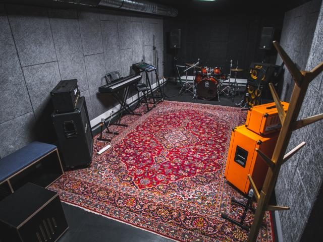 Room 9 - Pro