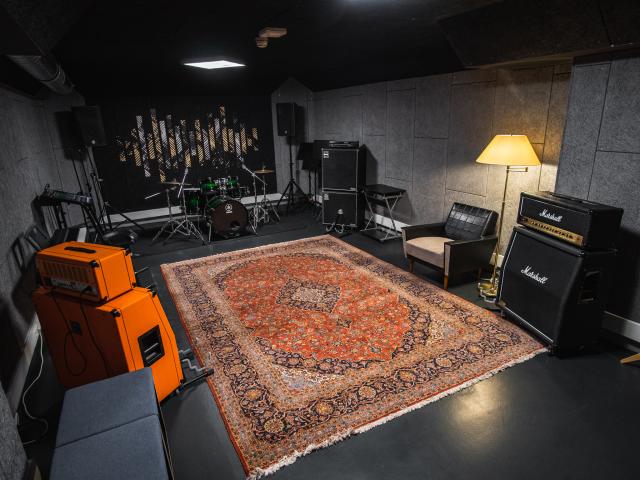 Room 11 - Pro